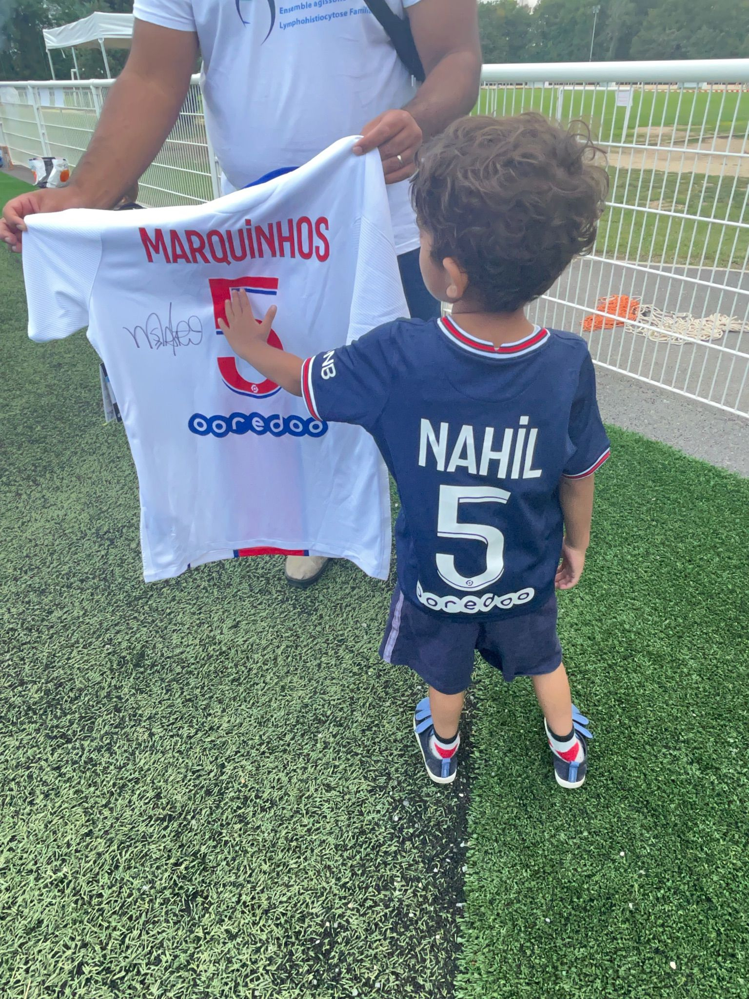 Nahil gagne le maillot de Marquinhos